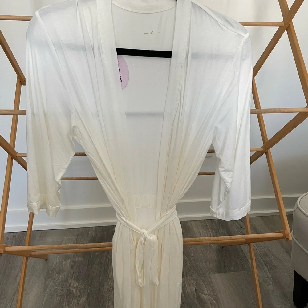 Women's White Robe - Picture 1 of 2